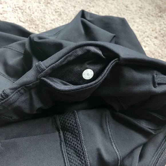 Lululemon Hit It 7/8 tight. - Picture 5 of 5